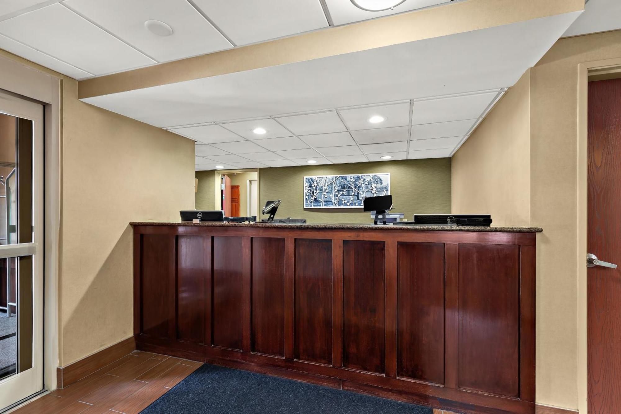 Sleep Inn & Suites Near Joint Base Andrews-Washington Area Morningside Bagian luar foto