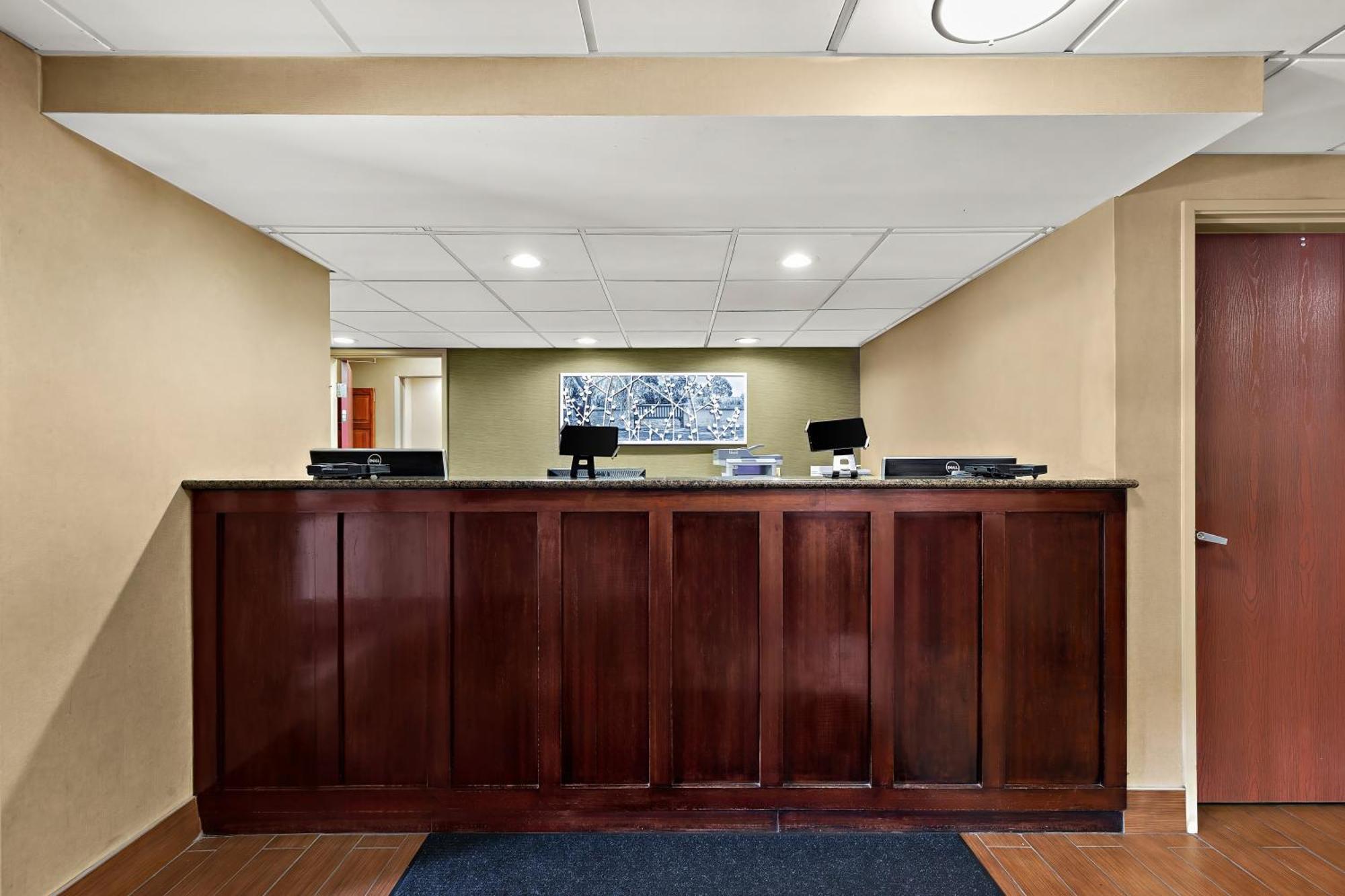 Sleep Inn & Suites Near Joint Base Andrews-Washington Area Morningside Bagian luar foto