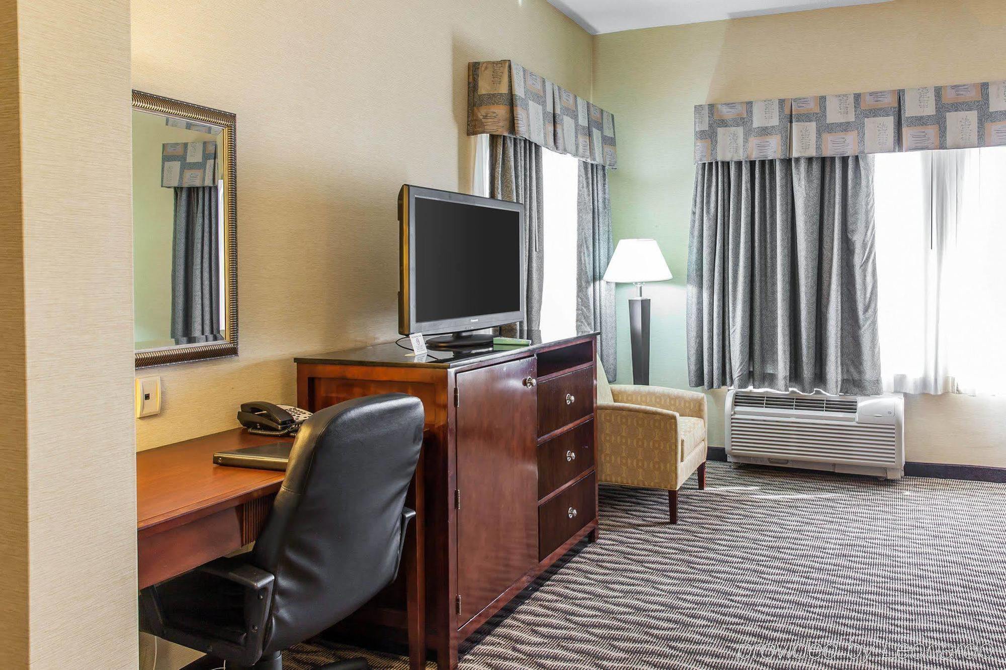 Sleep Inn & Suites Near Joint Base Andrews-Washington Area Morningside Bagian luar foto