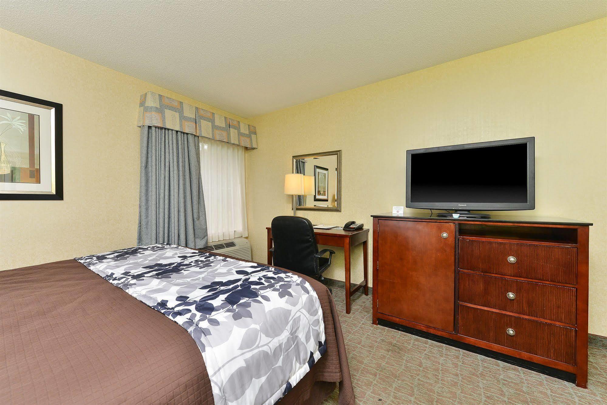 Sleep Inn & Suites Near Joint Base Andrews-Washington Area Morningside Bagian luar foto